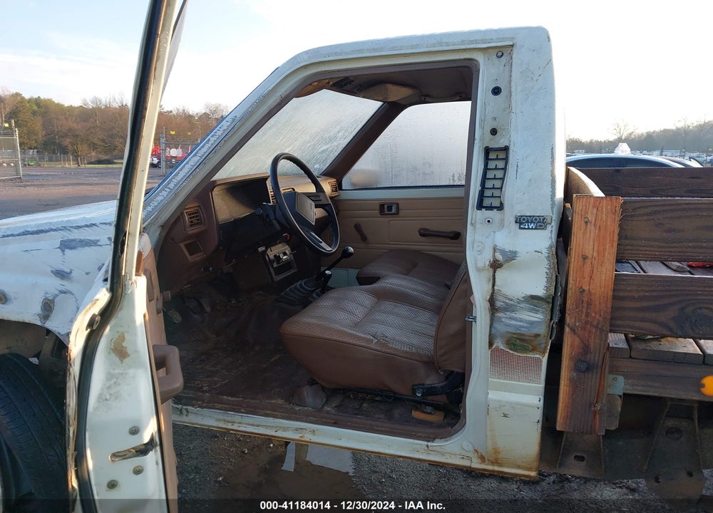 1986 TOYOTA PICKUP RN63 STD VIN: JT4RN63R3G0085738