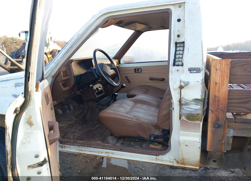 1986 TOYOTA PICKUP RN63 STD VIN: JT4RN63R3G0085738