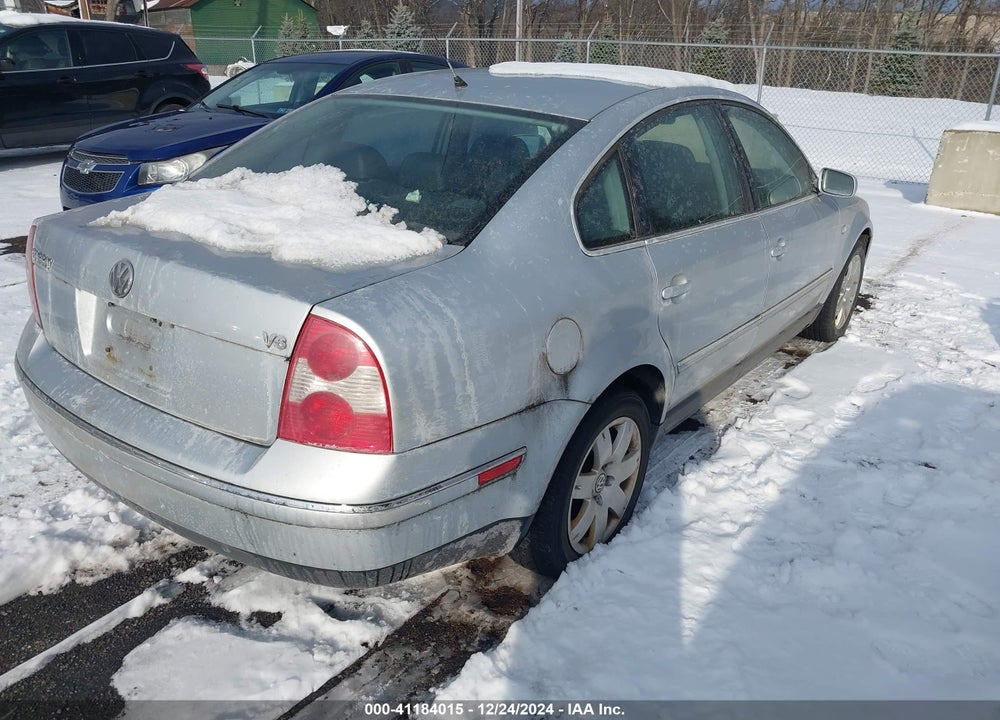 2002 VOLKSWAGEN PASSAT GLX VIN: WVWRH63B42P340732