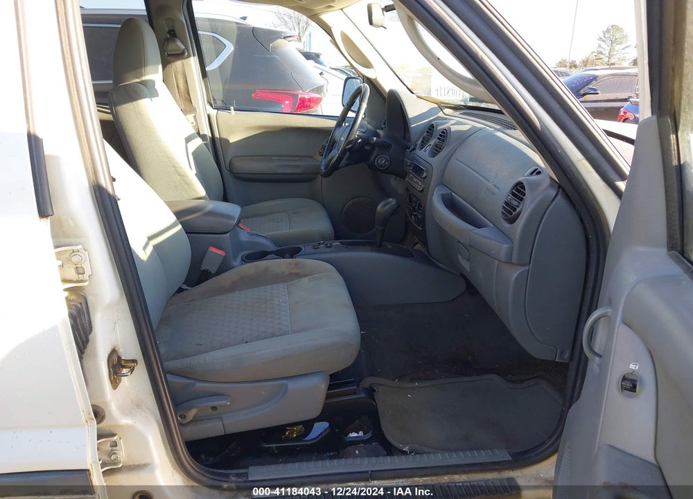2005 JEEP LIBERTY SPORT VIN: 1J4GK48K75W607761
