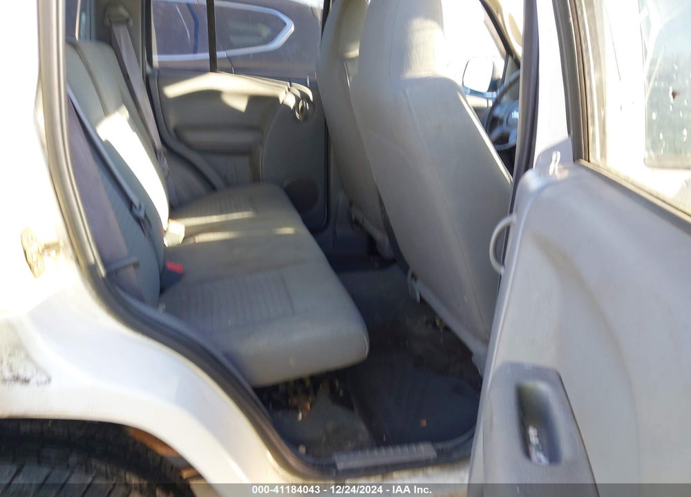 2005 JEEP LIBERTY SPORT VIN: 1J4GK48K75W607761