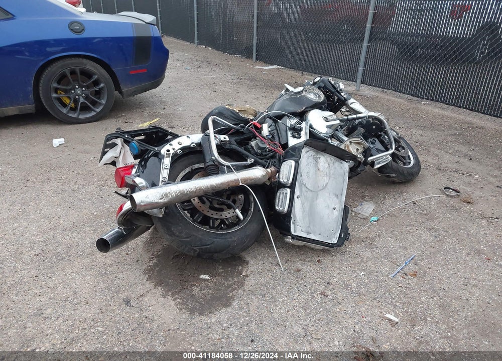 2014 HARLEY-DAVIDSON FLHP POLICE ROAD KING VIN: 1HD1FHM16EB621418