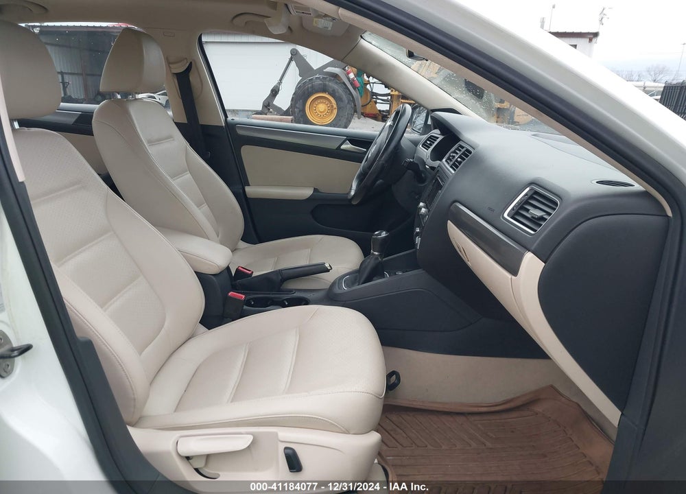 2014 VOLKSWAGEN JETTA VIN: 3VW3L7AJ1EM425801