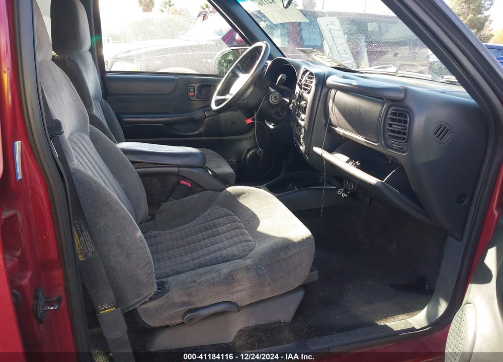 2002 CHEVROLET BLAZER LS VIN: 1GNCS13W22K106123