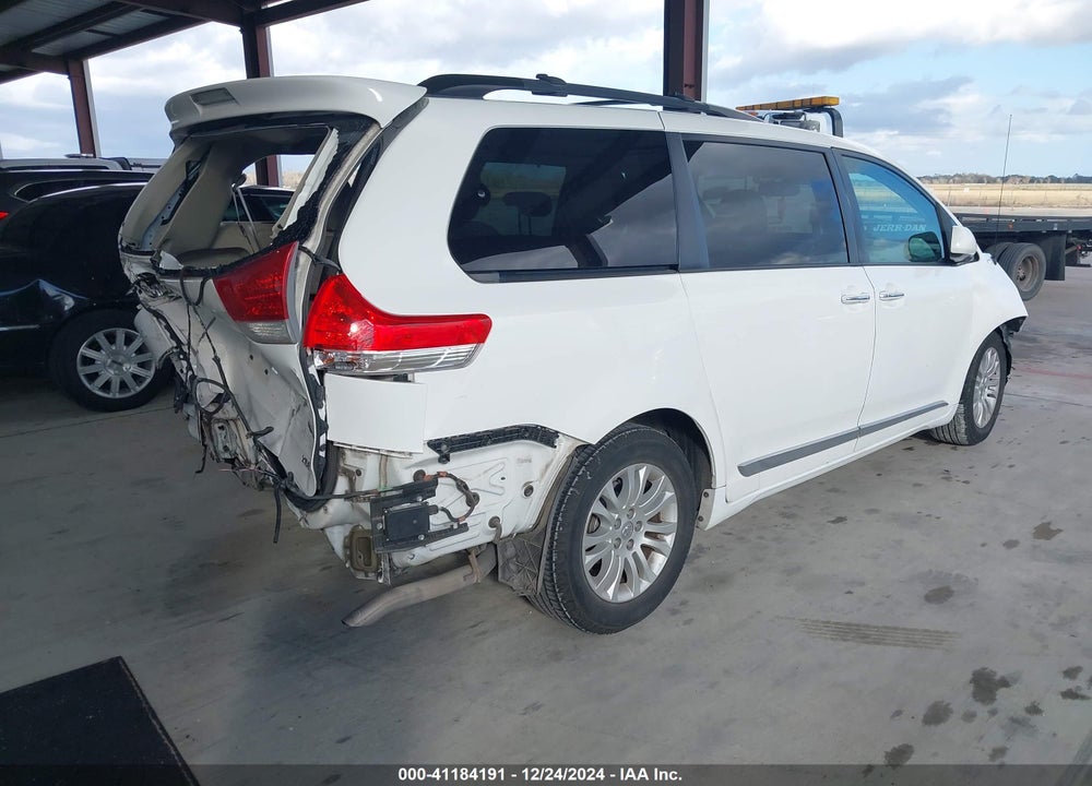 2014 TOYOTA SIENNA XLE LIMITED VIN: 5TDYK3DC4ES439032