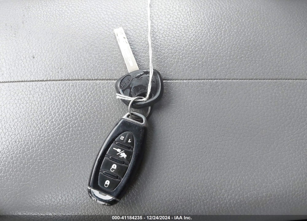 2013 KIA SORENTO LX V6 VIN: 5XYKT4A28DG391762