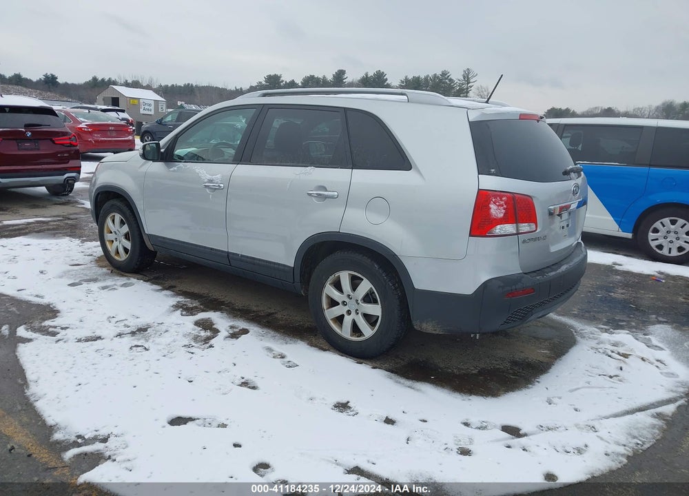 2013 KIA SORENTO LX V6 VIN: 5XYKT4A28DG391762