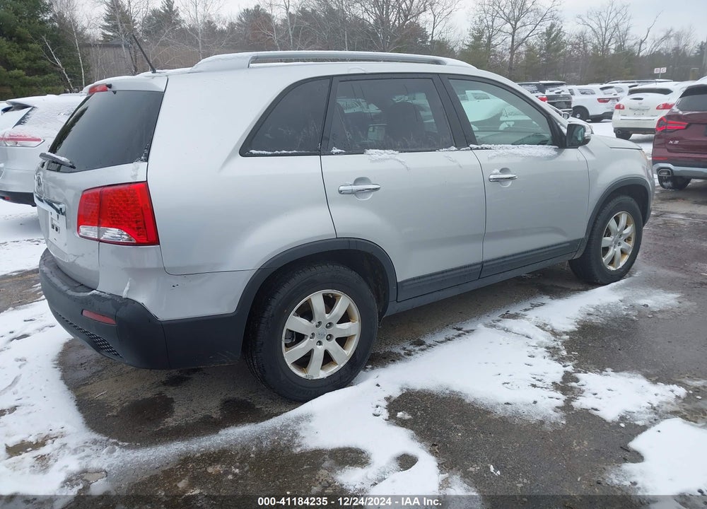 2013 KIA SORENTO LX V6 VIN: 5XYKT4A28DG391762