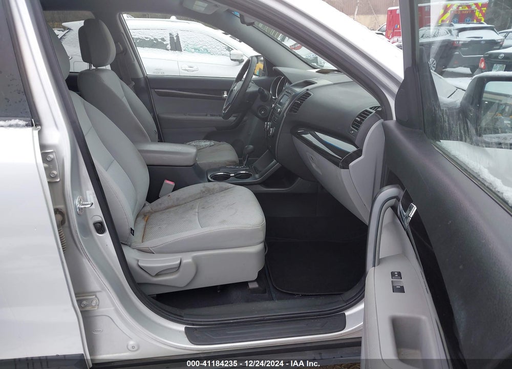 2013 KIA SORENTO LX V6 VIN: 5XYKT4A28DG391762