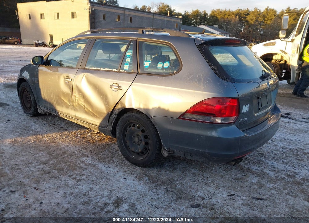 2011 VOLKSWAGEN JETTA SPORTWAGEN 2.5L S VIN: 3VWKZ7AJ6BM668476