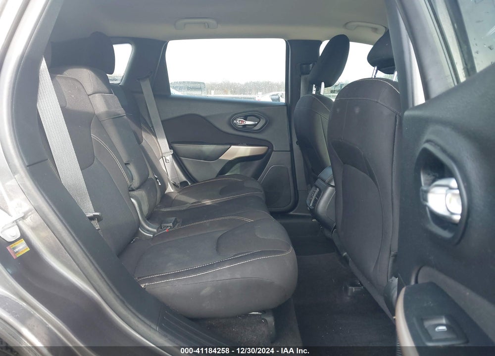 2017 JEEP CHEROKEE LATITUDE 4X4 VIN: 1C4PJMCB3HW570714
