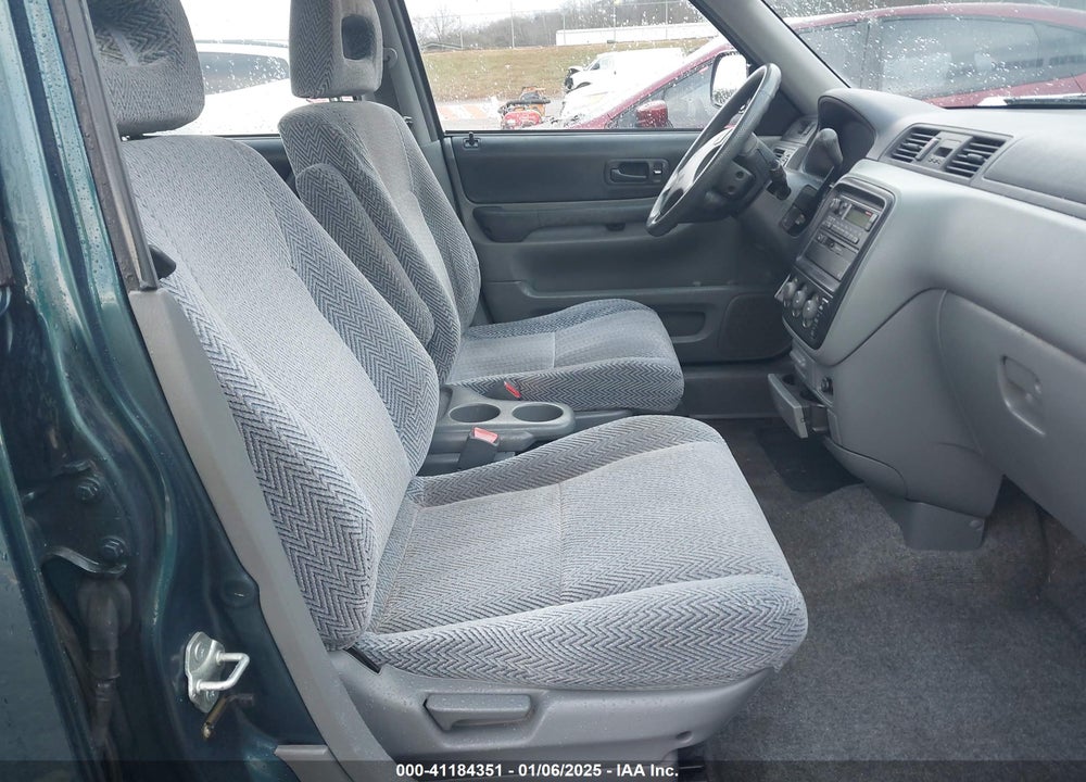 1998 HONDA CR-V LX VIN: JHLRD1845WC062139