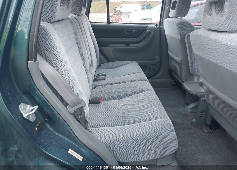 1998 HONDA CR-V LX VIN: JHLRD1845WC062139