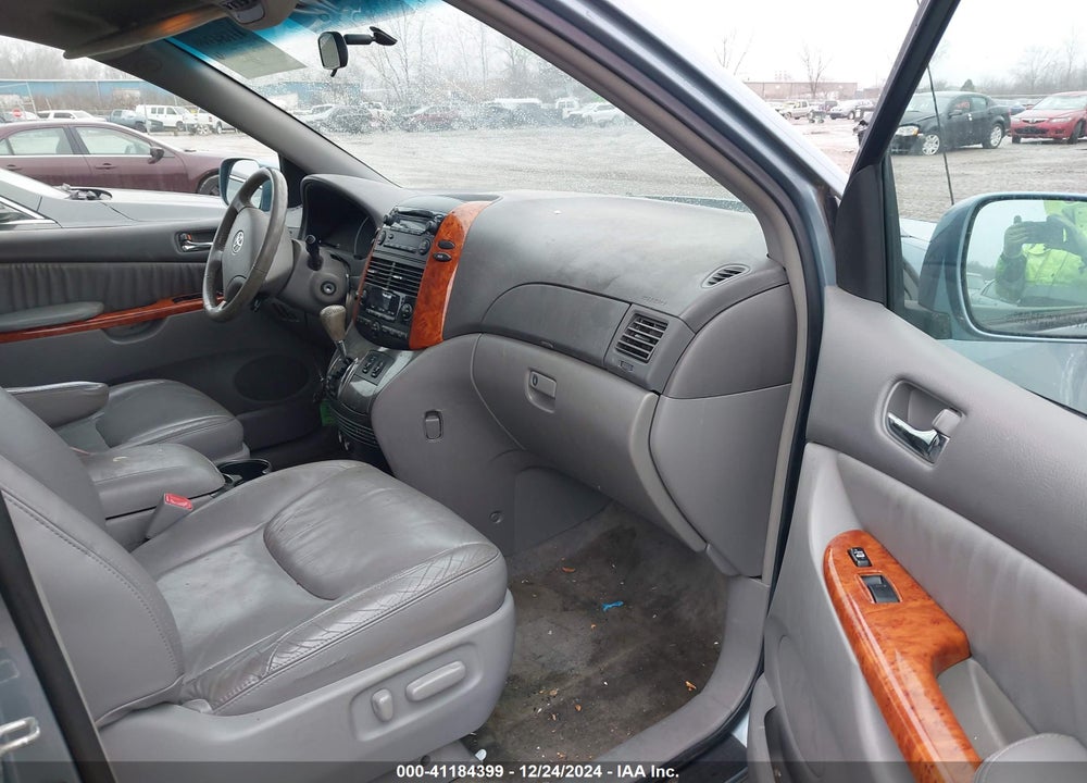 2008 TOYOTA SIENNA XLE VIN: 5TDZK22CX8S151389