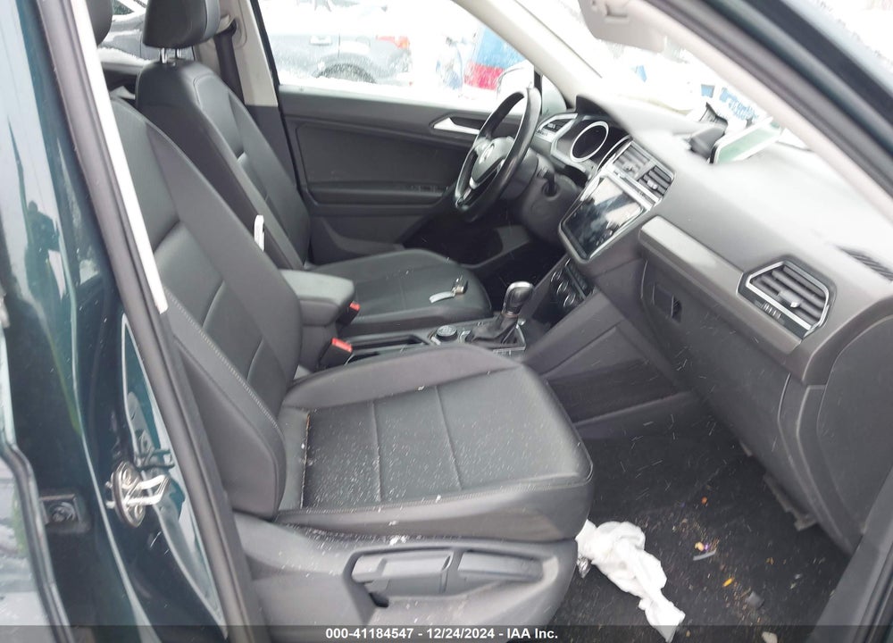 2019 VOLKSWAGEN TIGUAN VIN: 3VV2B7AX4KM127620