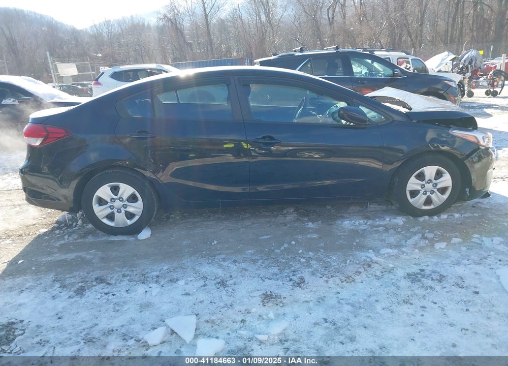 2017 KIA FORTE VIN: 3KPFL4A7XHE061847