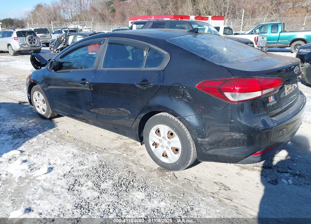 2017 KIA FORTE VIN: 3KPFL4A7XHE061847