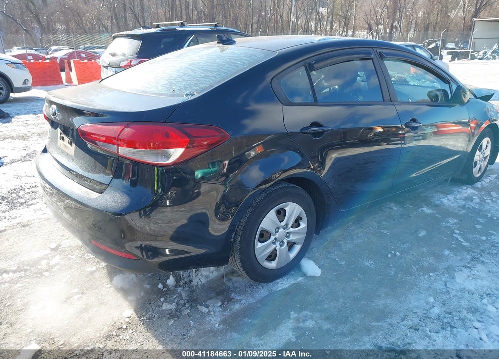 2017 KIA FORTE VIN: 3KPFL4A7XHE061847