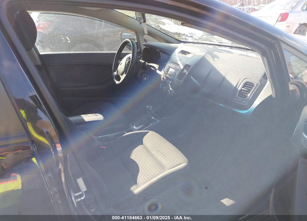 2017 KIA FORTE VIN: 3KPFL4A7XHE061847
