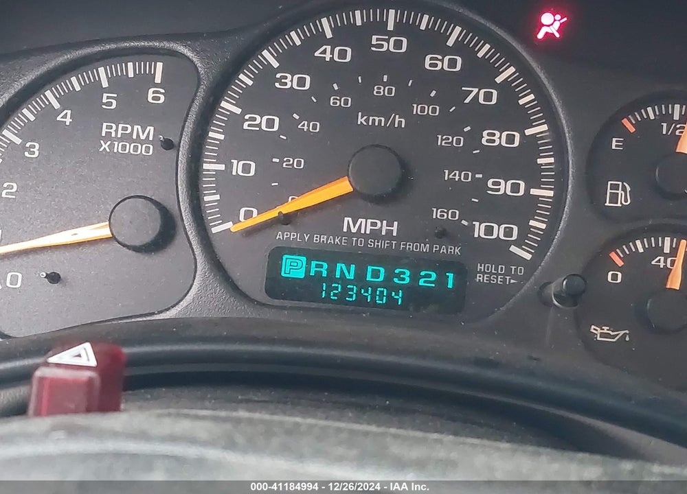 2000 CHEVROLET TAHOE ALL NEW LS VIN: 1GNEK13T0YJ211482