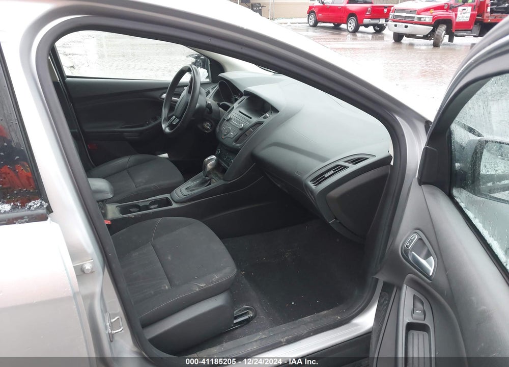 2016 FORD FOCUS SE VIN: 1FADP3F24GL377405