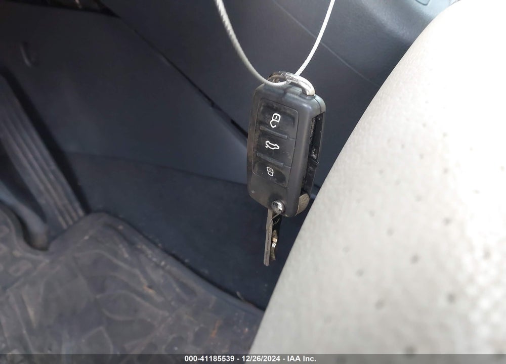 2016 VOLKSWAGEN TIGUAN S VIN: WVGAV7AX1GW601916