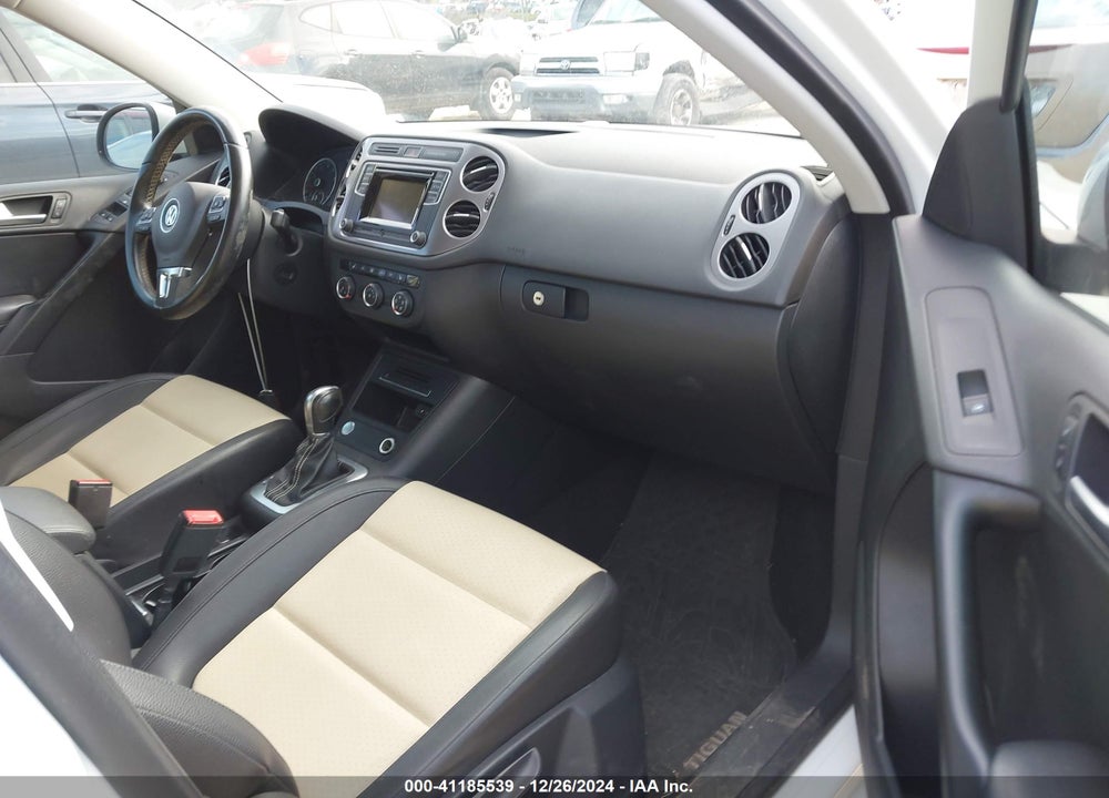 2016 VOLKSWAGEN TIGUAN S VIN: WVGAV7AX1GW601916