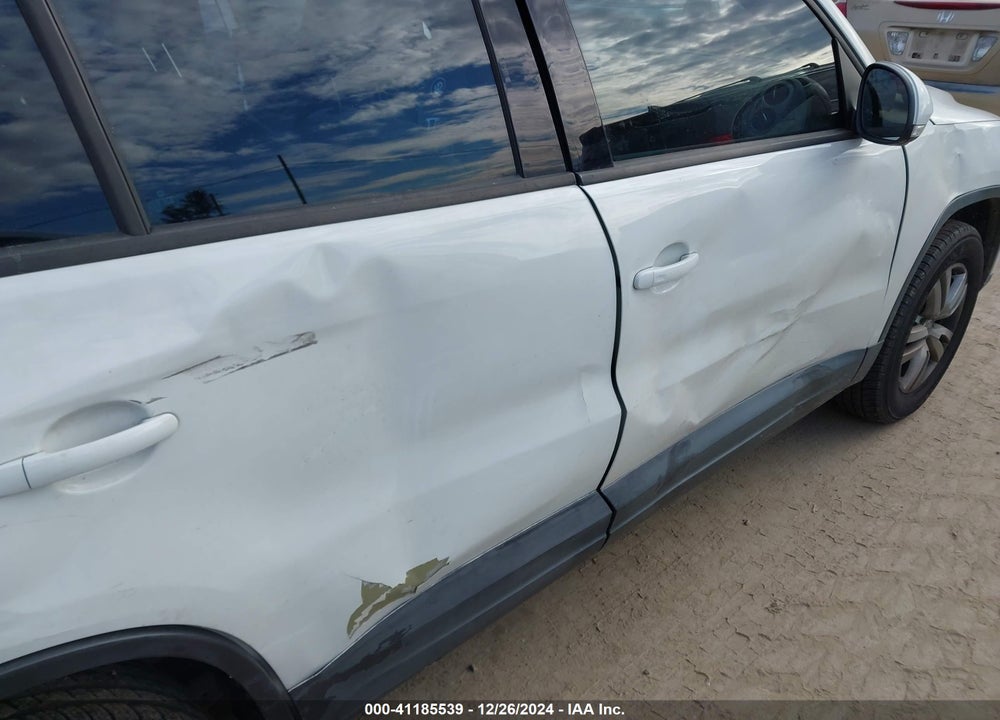 2016 VOLKSWAGEN TIGUAN S VIN: WVGAV7AX1GW601916