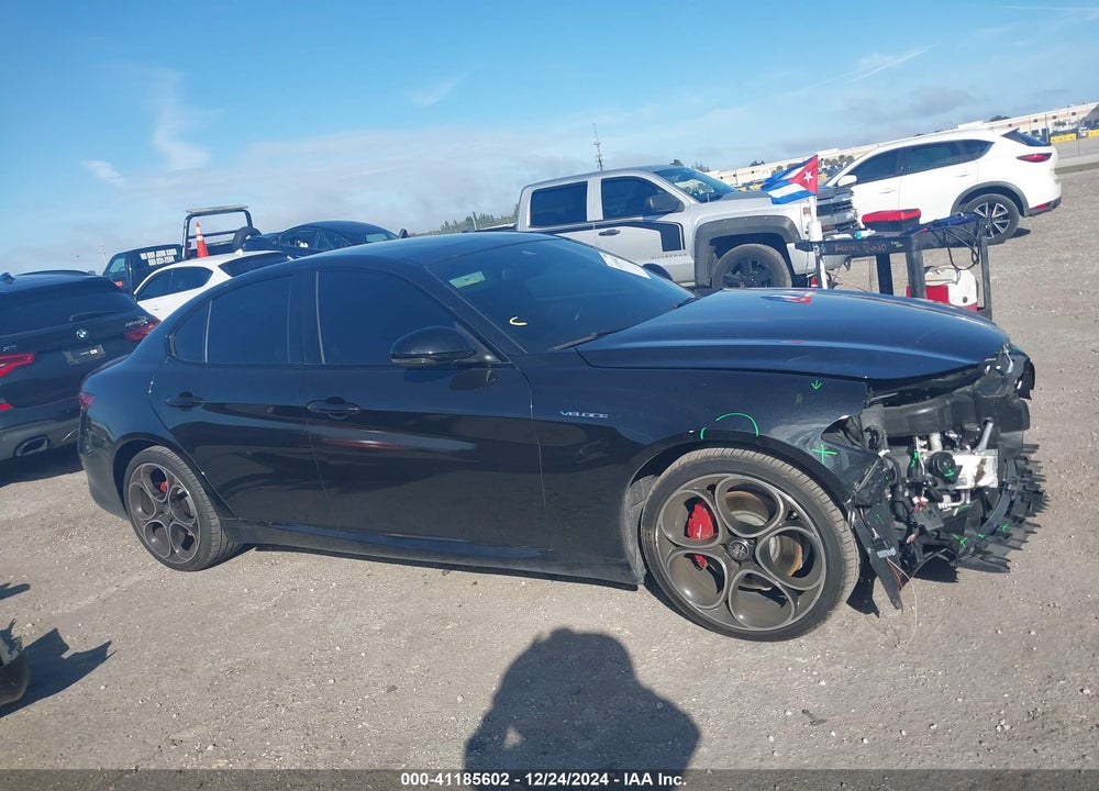 2022 ALFA ROMEO GIULIA VIN: ZARFAMBN3N7666099