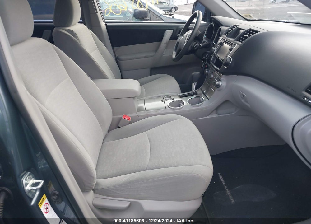 2013 TOYOTA HIGHLANDER BASE PLUS V6 VIN: 5TDBK3EH7DS183712