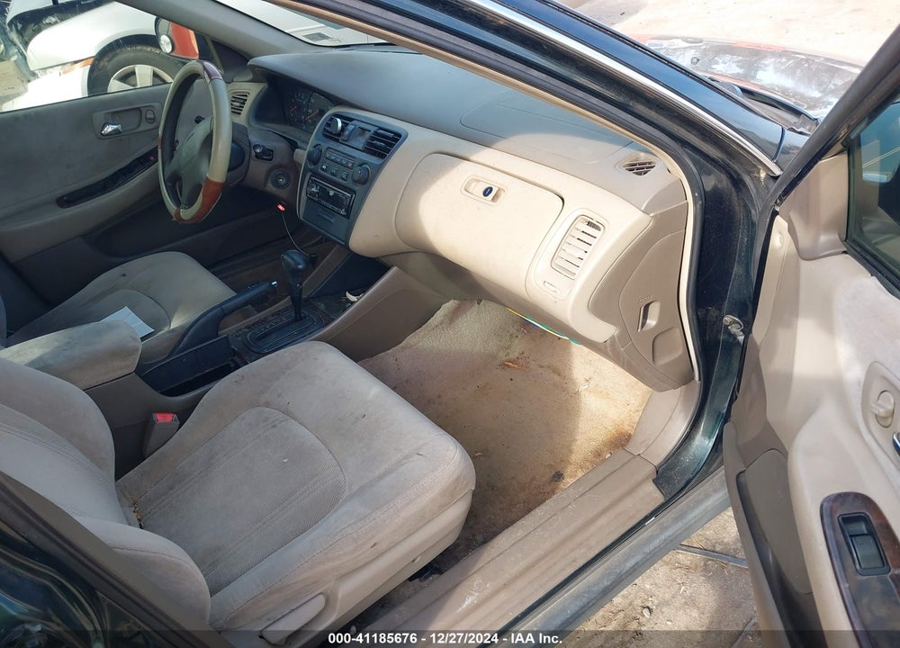 2000 HONDA ACCORD 2.3 SE VIN: JHMCG6696YC017413