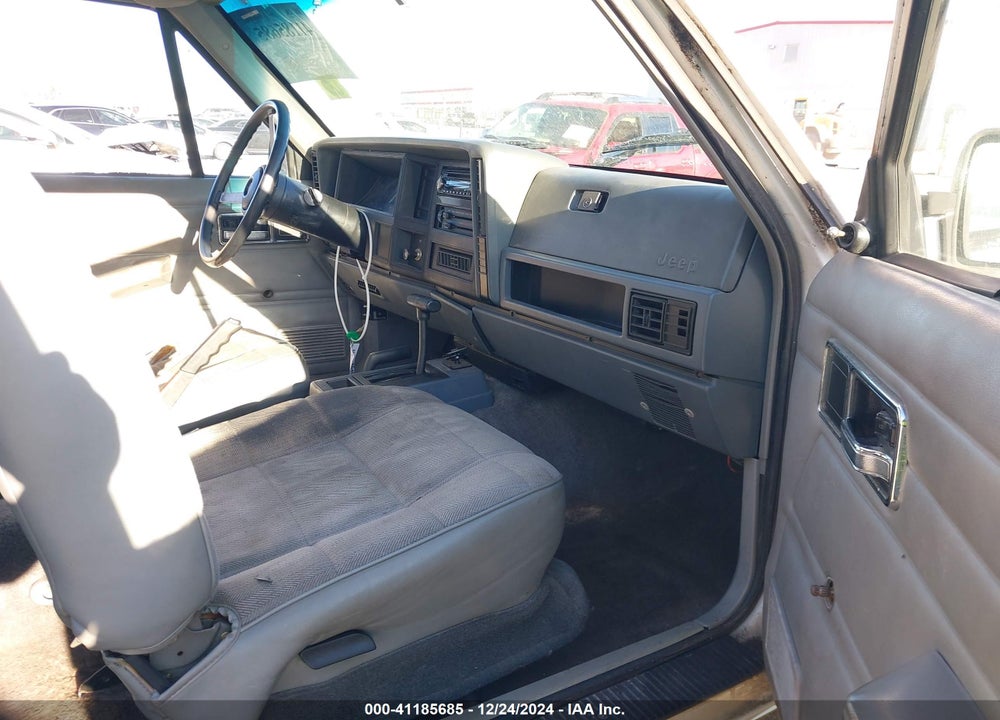 1992 JEEP CHEROKEE VIN: 1J4FJ27S0NL225769