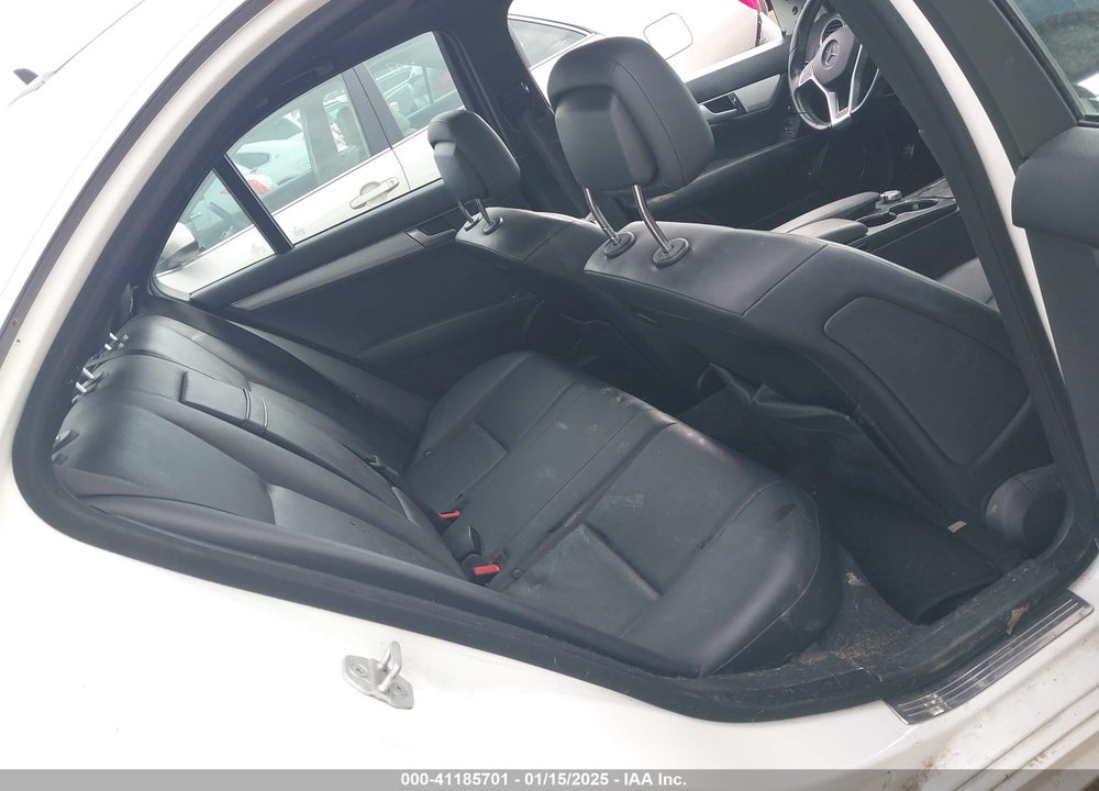 2013 MERCEDES-BENZ C 250 LUXURY/SPORT VIN: WDDGF4HB0DA842580