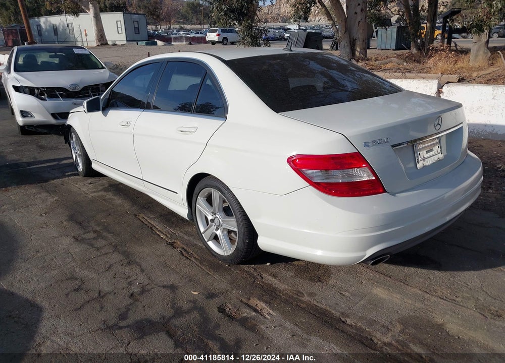 2010 MERCEDES-BENZ C 300 LUXURY/SPORT VIN: WDDGF5EB8AR098377