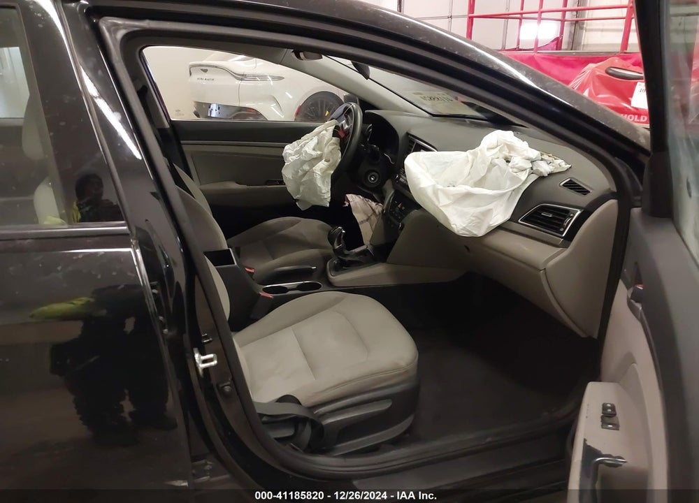 2018 HYUNDAI ELANTRA VIN: 5NPD84LF7JH386910