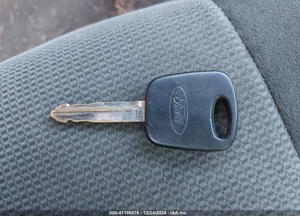 2002 FORD FOCUS LX VIN: 1FAFP33P42W234390