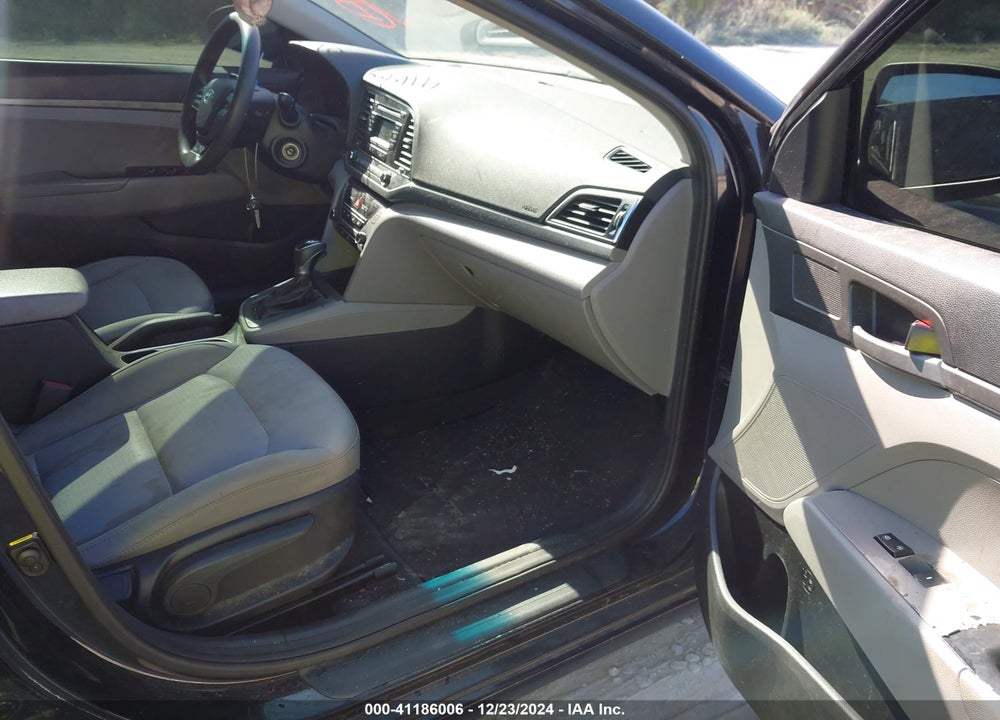 2017 HYUNDAI ELANTRA SE VIN: 5NPD74LF7HH100194