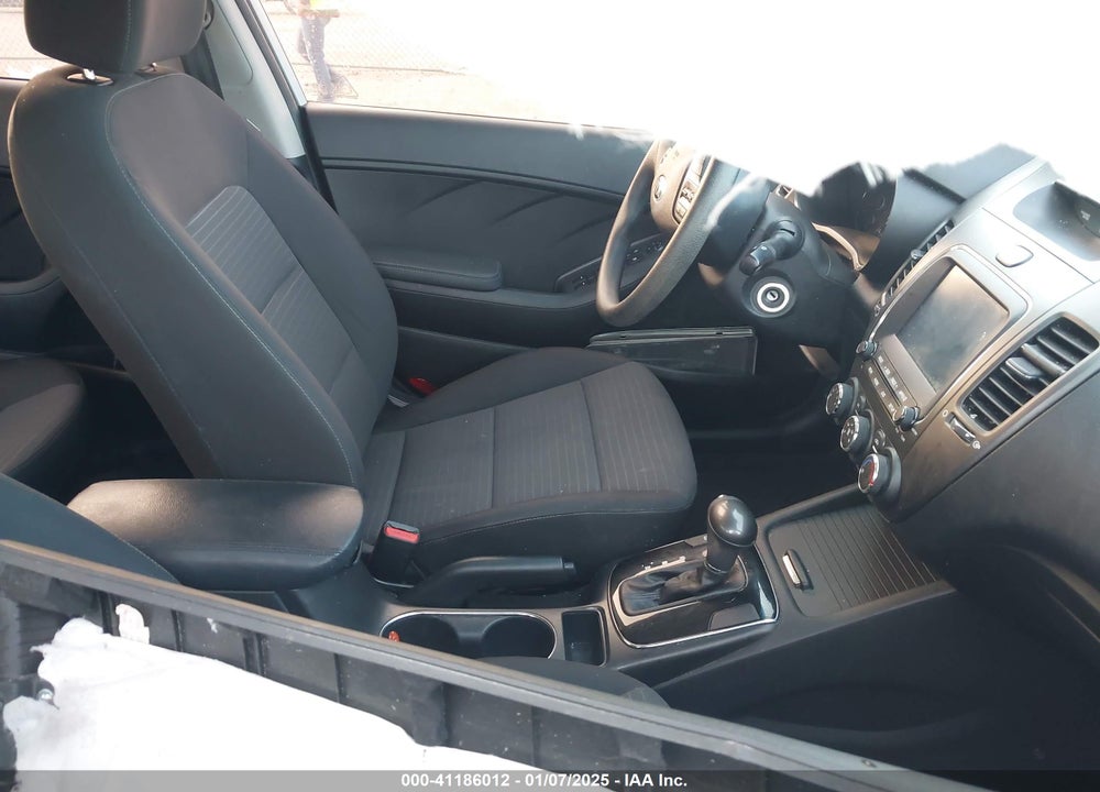 2018 KIA FORTE VIN: 3KPFL4A72JE166159