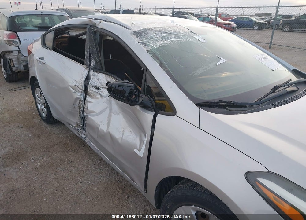 2018 KIA FORTE VIN: 3KPFL4A72JE166159
