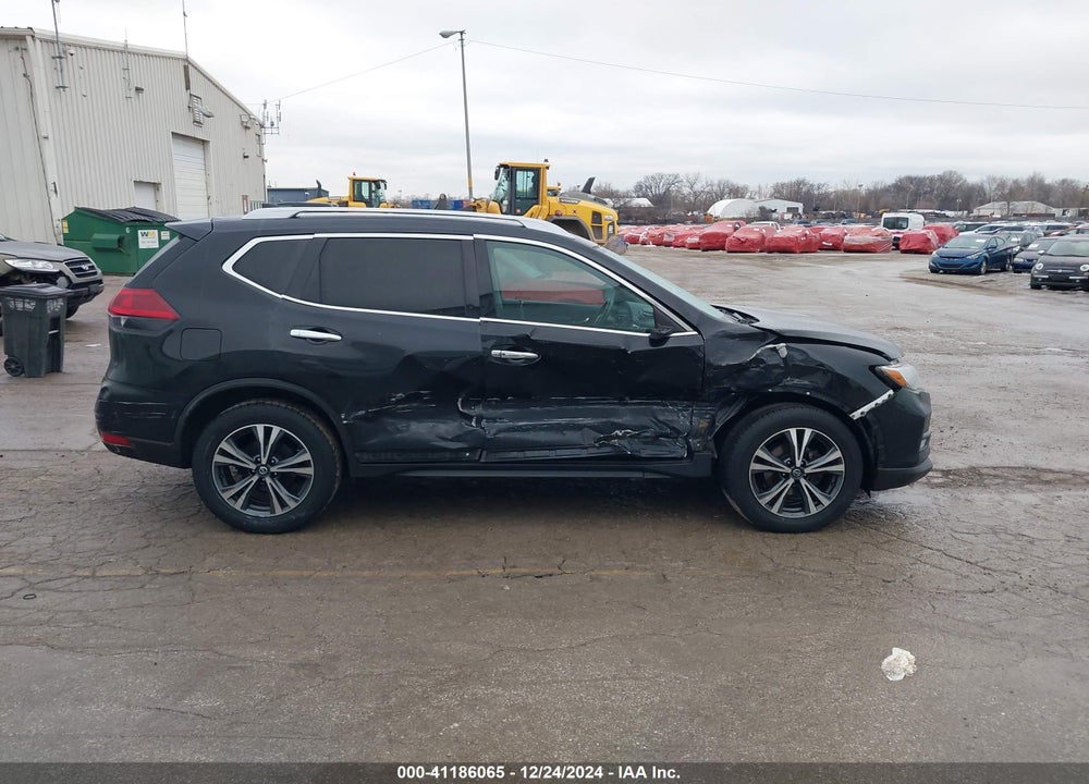 2018 NISSAN ROGUE VIN: 5N1AT2MT3JC781152