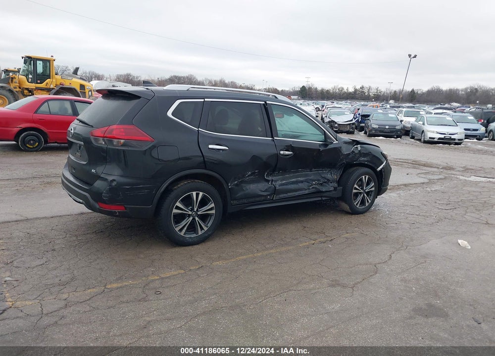 2018 NISSAN ROGUE VIN: 5N1AT2MT3JC781152