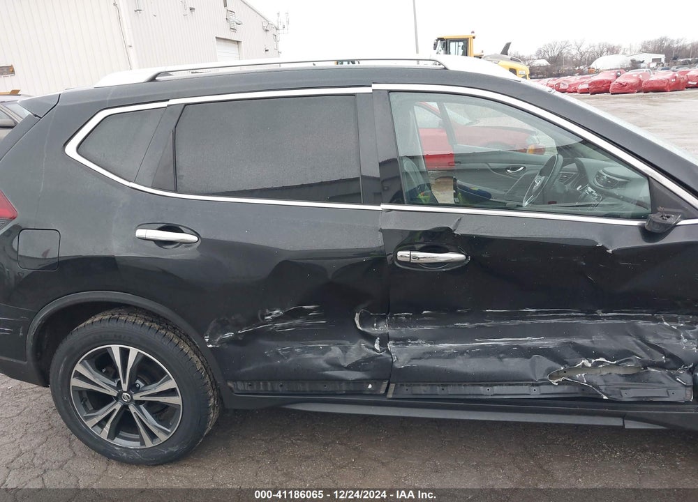 2018 NISSAN ROGUE VIN: 5N1AT2MT3JC781152