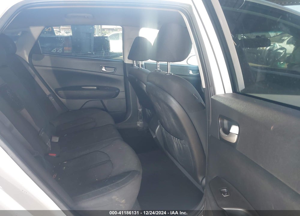 2016 KIA OPTIMA VIN: KNAGT4L38G5083576