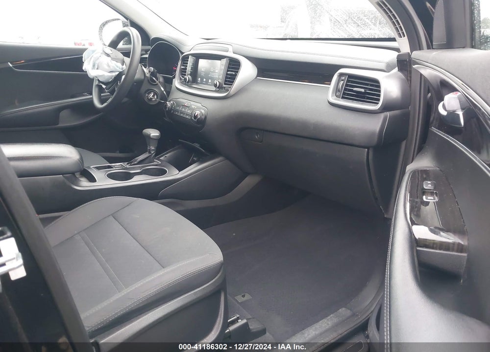 2019 KIA SORENTO 2.4L LX VIN: 5XYPG4A37KG533115