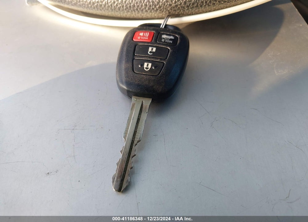 2014 TOYOTA COROLLA VIN: 5YFBURHE9EP043024