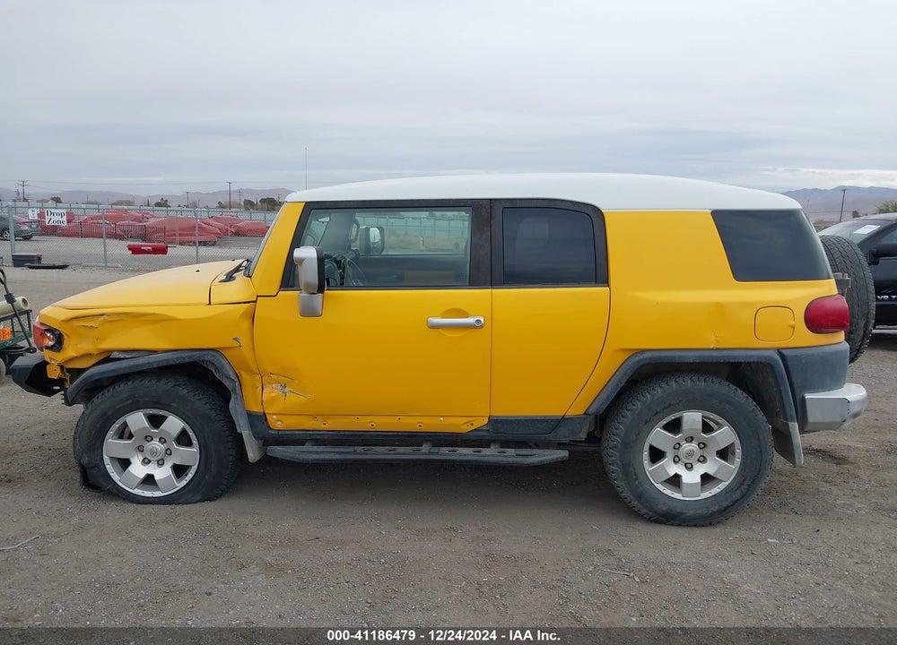 2007 TOYOTA FJ CRUISER VIN: JTEBU11F470047057