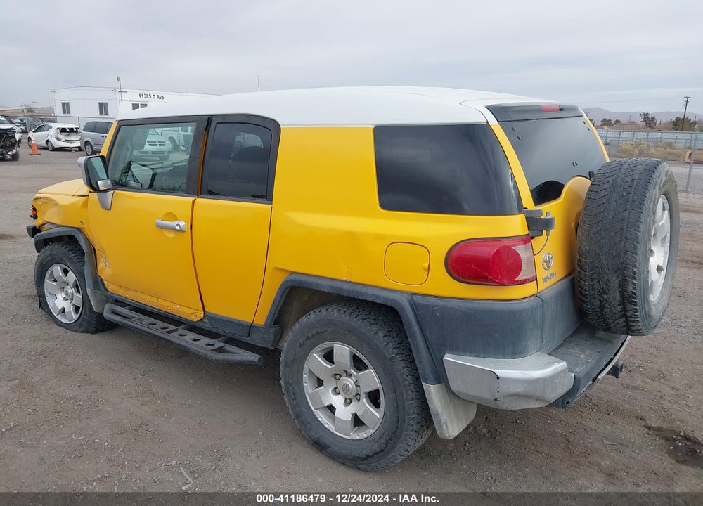 2007 TOYOTA FJ CRUISER VIN: JTEBU11F470047057