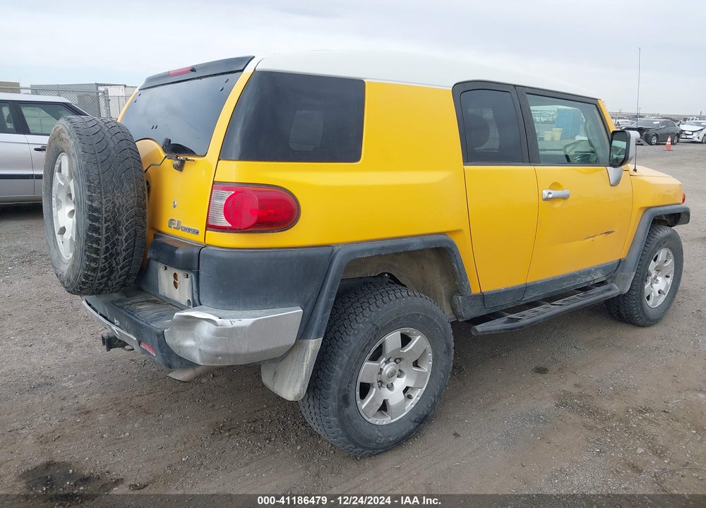 2007 TOYOTA FJ CRUISER VIN: JTEBU11F470047057