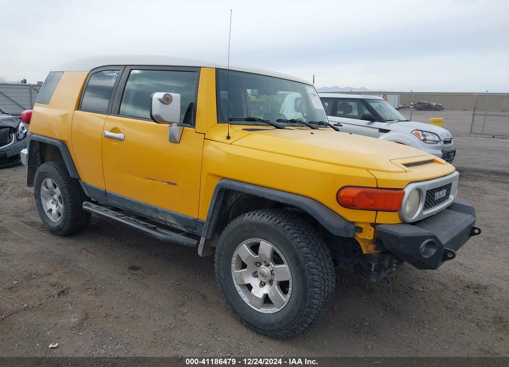 2007 TOYOTA FJ CRUISER VIN: JTEBU11F470047057