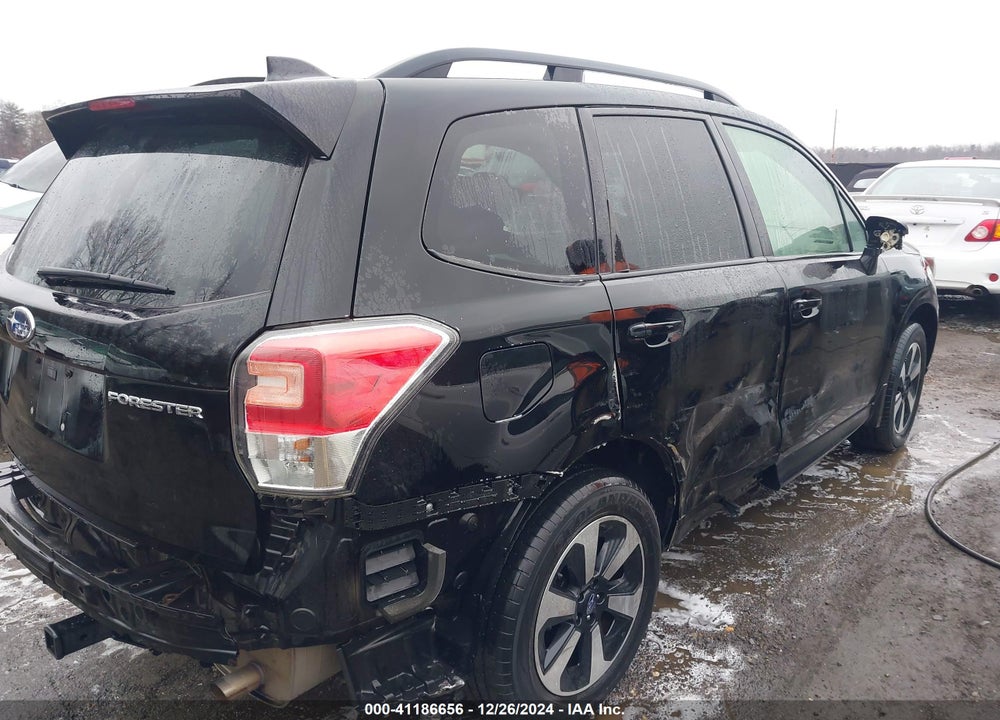 2018 SUBARU FORESTER VIN: JF2SJAEC4JH567959